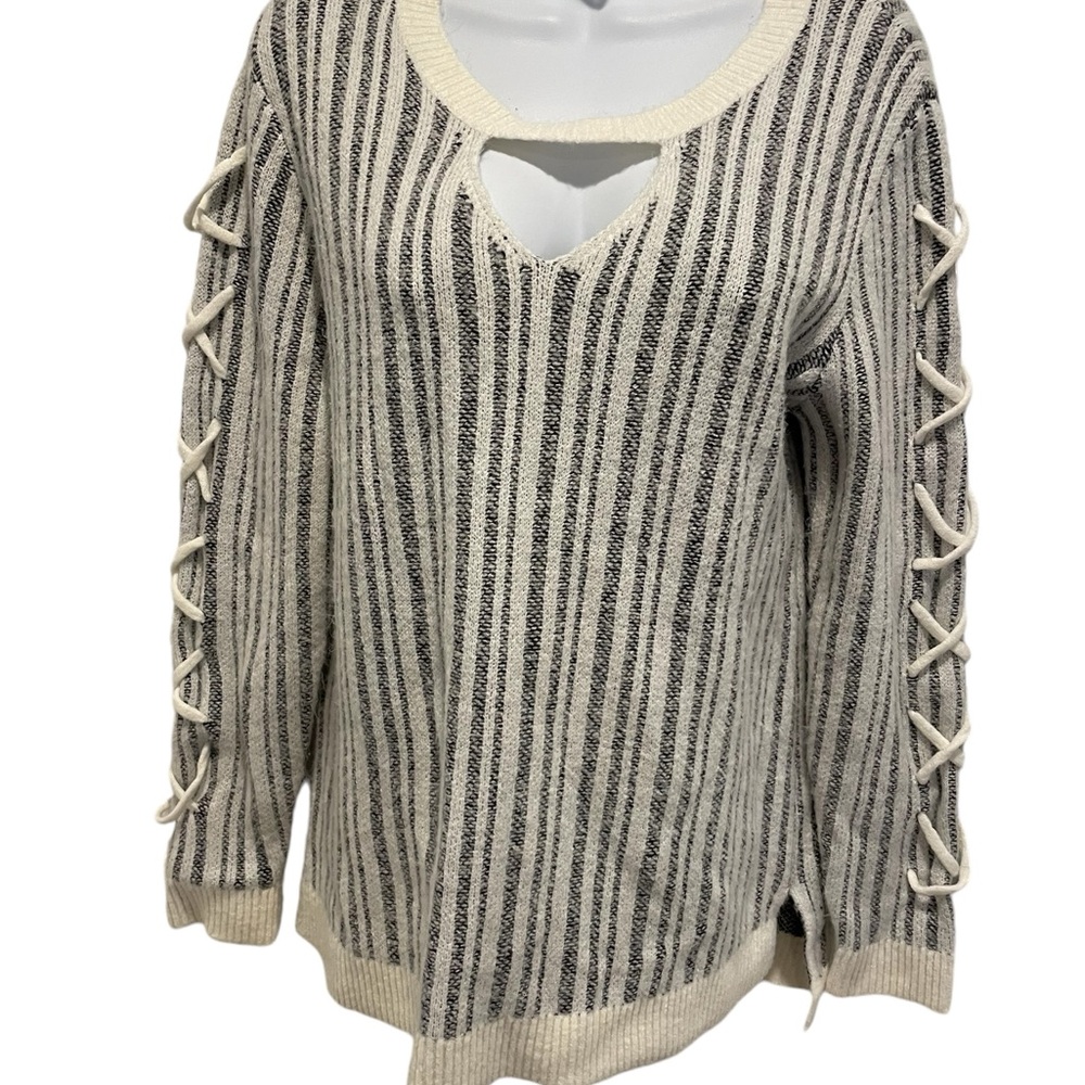 ROCK & REPUBLIC Women’s Striped Long Sleeve Sweater Size Medium - Picture 7 of 15